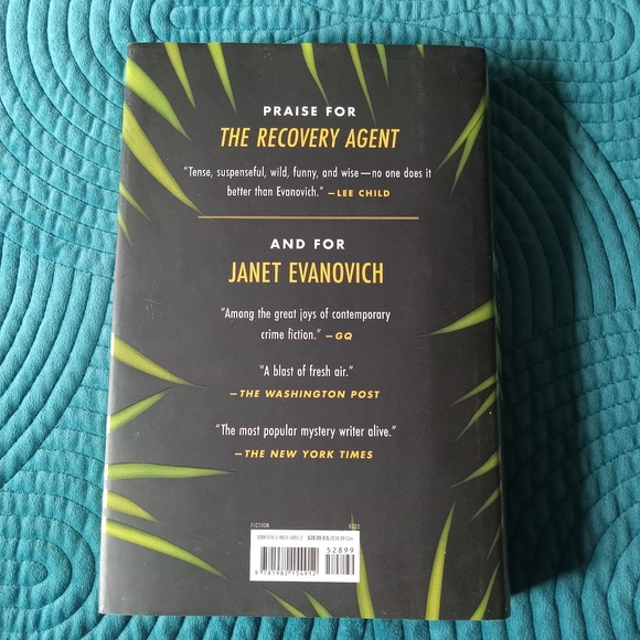 Janet Evanovich SET of 2 Hardcover Books The Recovery Agent & The Bounty - Picture 2 of 7